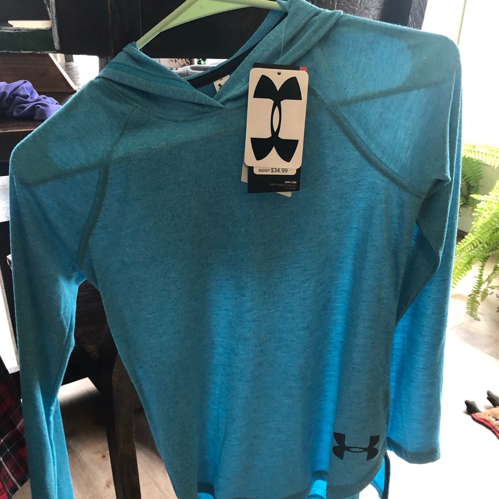 Under Armour Hoodie Heat Gear.  NWT Colors are light blue and black.